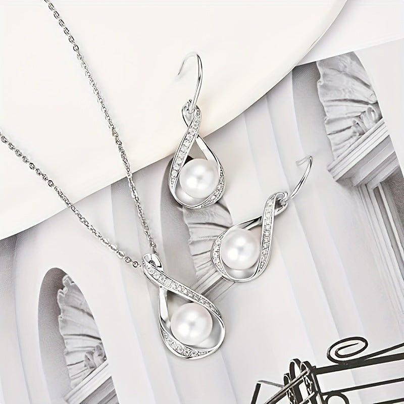 Simulated Pearl Jewelry Diamond Inlaid Clavicle Chain To Give Mom